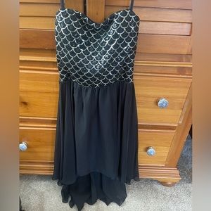 Strapless formal dress